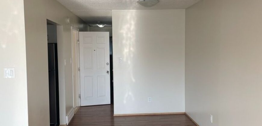 Fonda – 2 Bedrooms/1 Bath Main Suite with parking pad for 2 cars