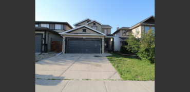 Airdrie- 3 Bedrooms+Den/2.5 Bath MAIN SUITE with Double attached Garage