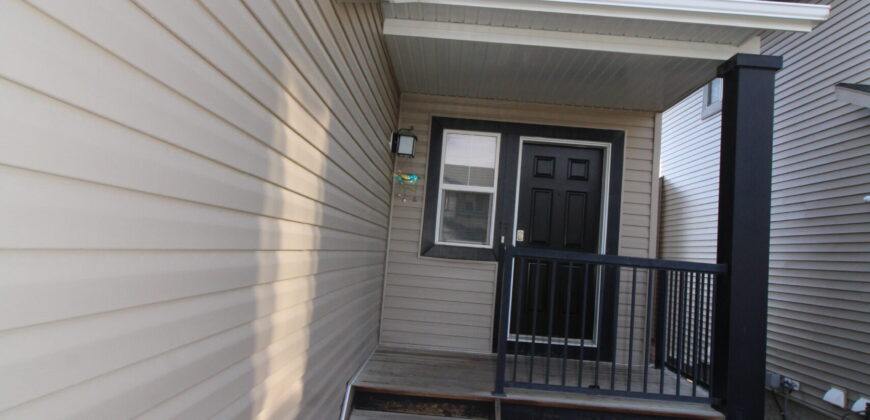 Airdrie- 3 Bedrooms+Den/2.5 Bath MAIN SUITE with Double attached Garage