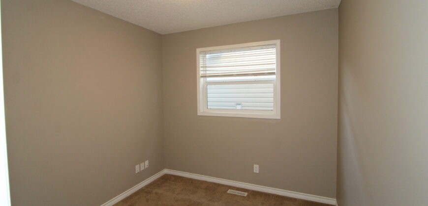 Airdrie- 3 Bedrooms+Den/2.5 Bath MAIN SUITE with Double attached Garage