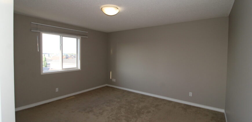 Airdrie- 3 Bedrooms+Den/2.5 Bath MAIN SUITE with Double attached Garage