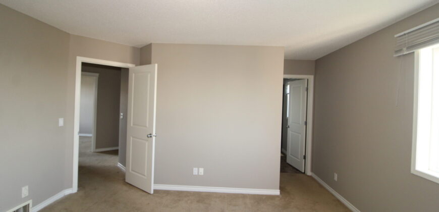 Airdrie- 3 Bedrooms+Den/2.5 Bath MAIN SUITE with Double attached Garage