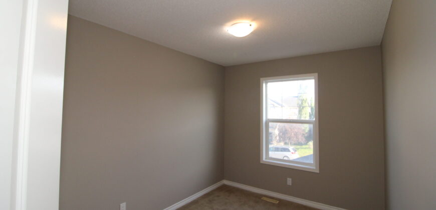 Airdrie- 3 Bedrooms+Den/2.5 Bath MAIN SUITE with Double attached Garage