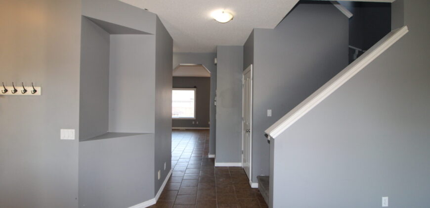 McKenzie Towne- MAIN SUITE-3BR+Bonus/2.5Bath, with Dbl. Detached Garage