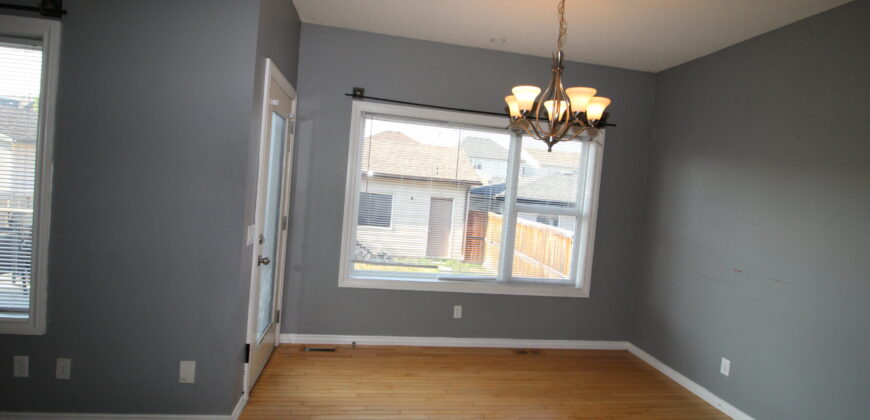 McKenzie Towne- MAIN SUITE-3BR+Bonus/2.5Bath, with Dbl. Detached Garage