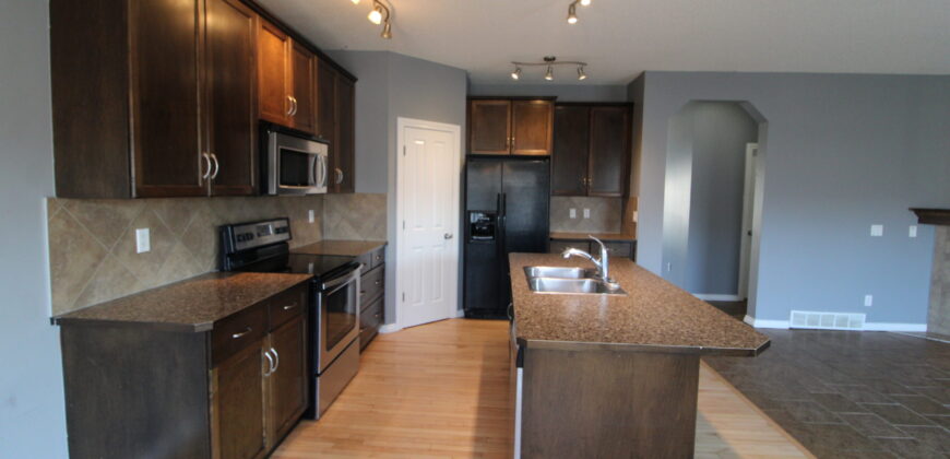 McKenzie Towne- MAIN SUITE-3BR+Bonus/2.5Bath, with Dbl. Detached Garage