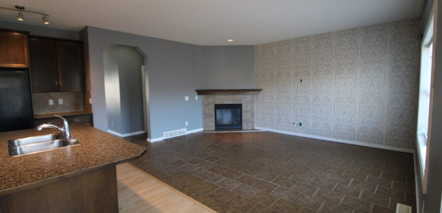 McKenzie Towne- MAIN SUITE-3BR+Bonus/2.5Bath, with Dbl. Detached Garage