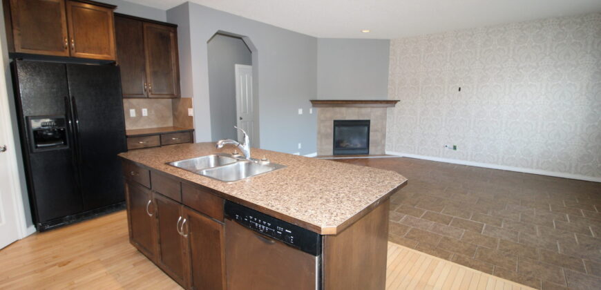 McKenzie Towne- MAIN SUITE-3BR+Bonus/2.5Bath, with Dbl. Detached Garage