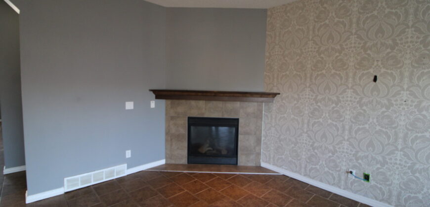 McKenzie Towne- MAIN SUITE-3BR+Bonus/2.5Bath, with Dbl. Detached Garage