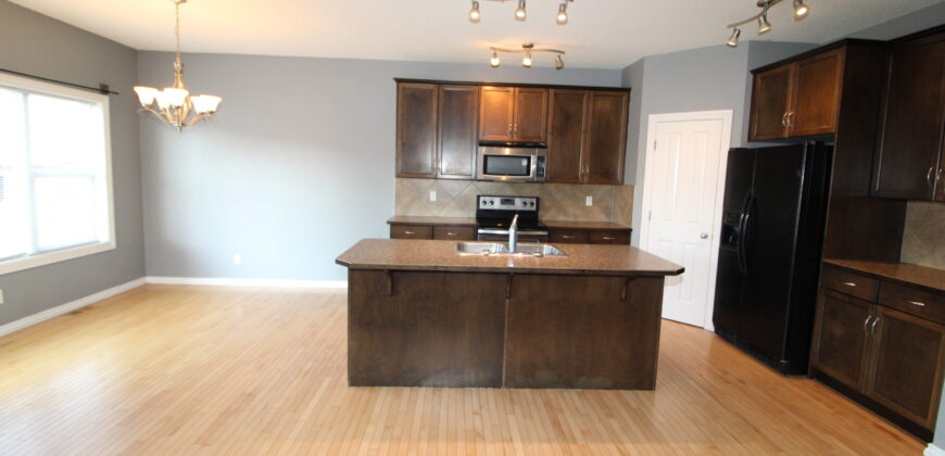 McKenzie Towne- MAIN SUITE-3BR+Bonus/2.5Bath, with Dbl. Detached Garage