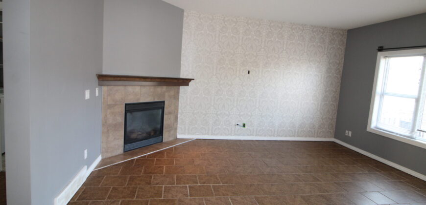 McKenzie Towne- MAIN SUITE-3BR+Bonus/2.5Bath, with Dbl. Detached Garage