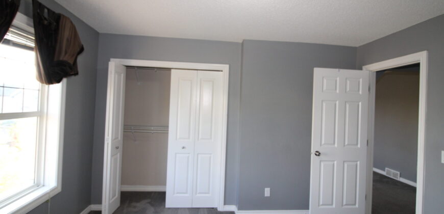 McKenzie Towne- MAIN SUITE-3BR+Bonus/2.5Bath, with Dbl. Detached Garage