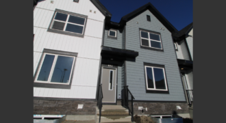 EVANSCREST – 3Br/2.5Bath Townhouse with 2 Outdoor Parking