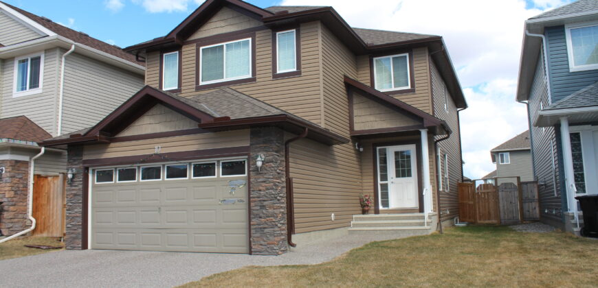 Evergreen- Beautifu 3Br/2.5Bath 2 storey Home With Dbl Attached Garage