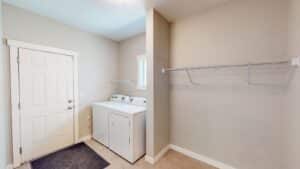 20 72 walden square se main floor laundry