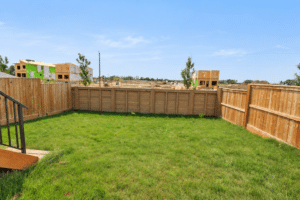 Rental yard with fence and deck 20